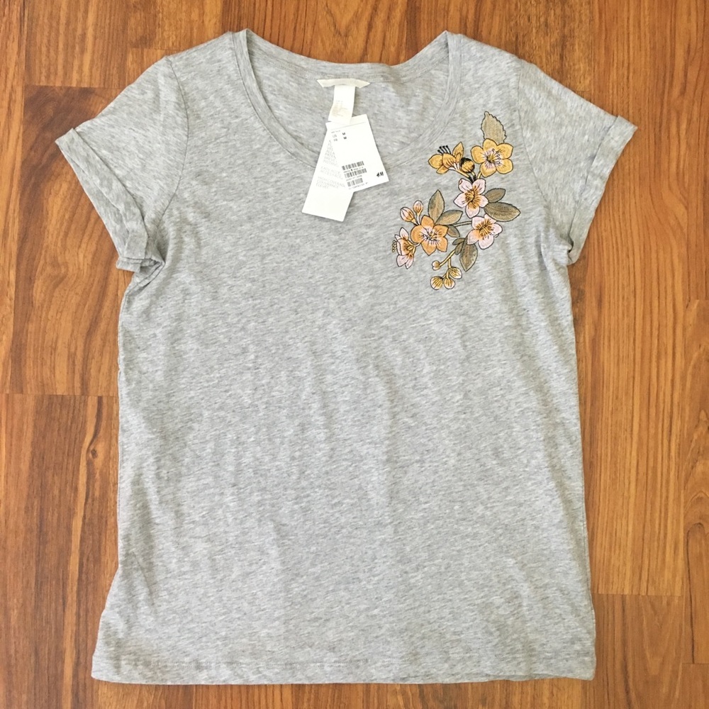 H&M Mama Nursing Tshirt